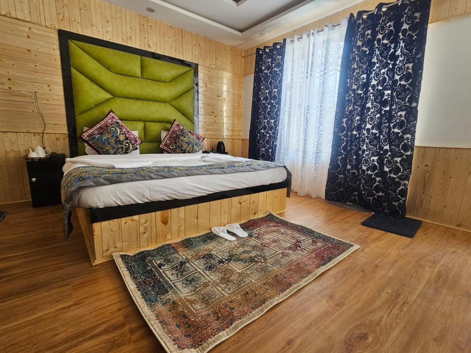 Delta View Hotel Pahalgām Kültér fotó
