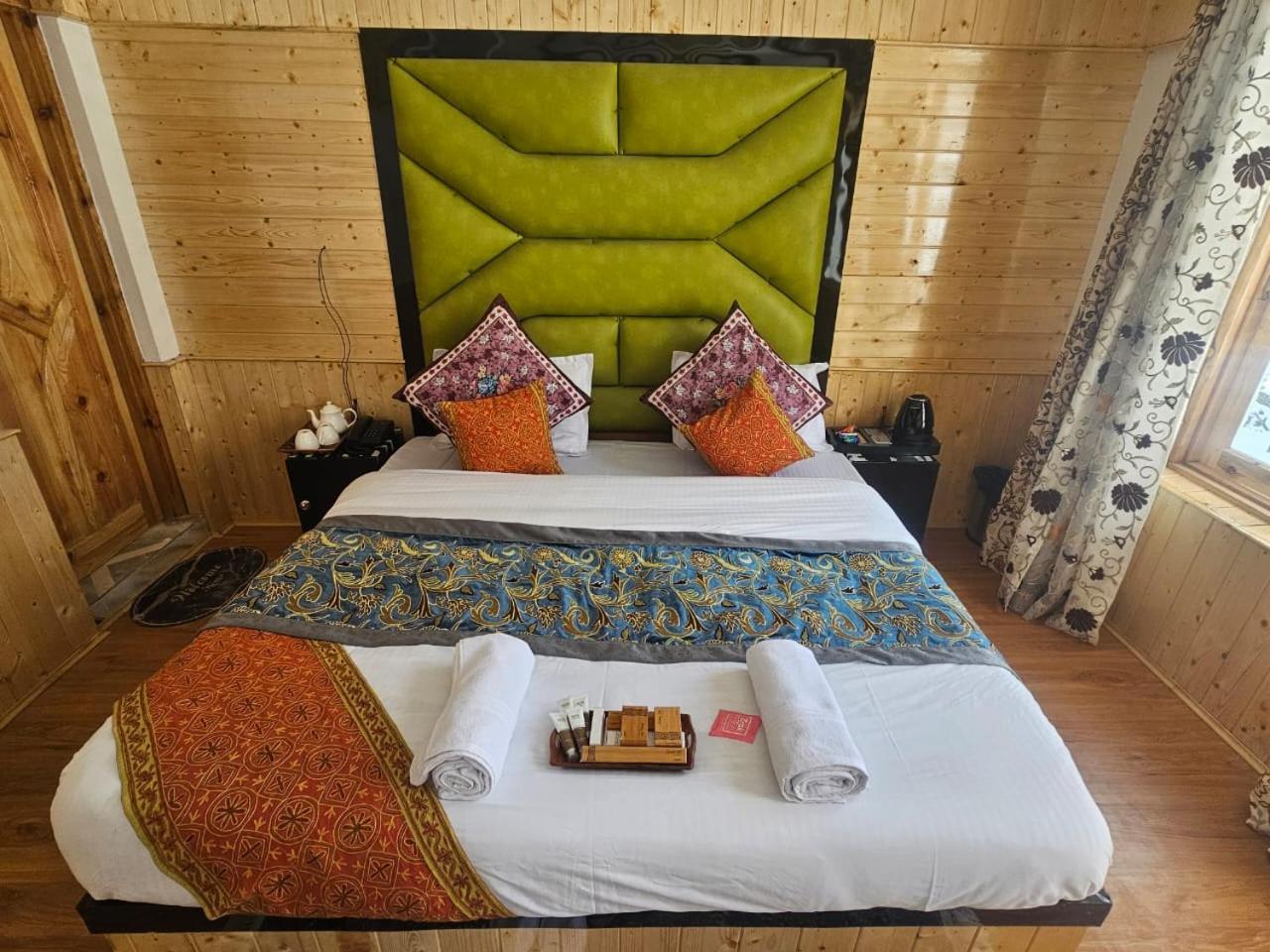 Delta View Hotel Pahalgām Kültér fotó