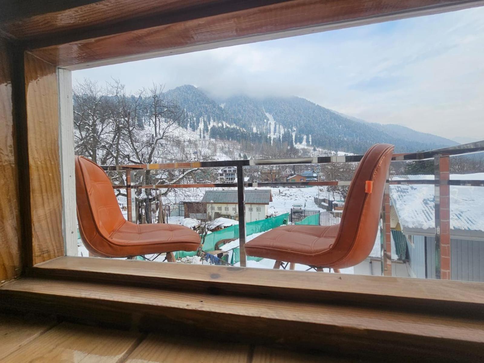 Delta View Hotel Pahalgām Kültér fotó
